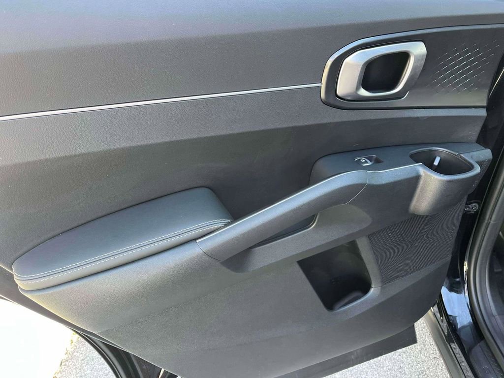Used 2026 Kia Sorento S w/ S Panoramic Sunroof Package FWD image 5