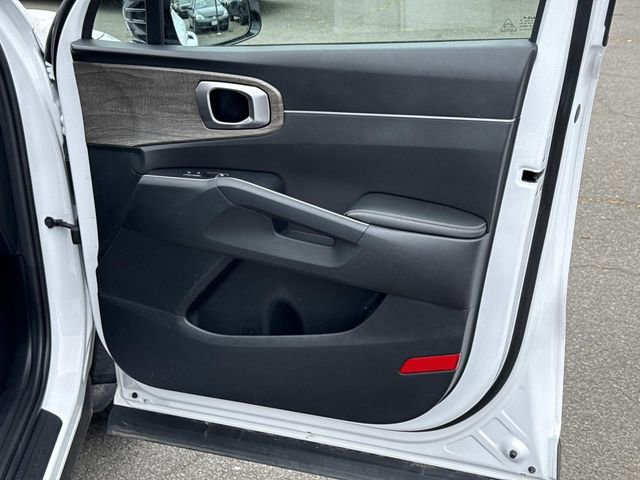 Used 2023 Kia Sorento S w/ Panoramic Sunroof Package image 8