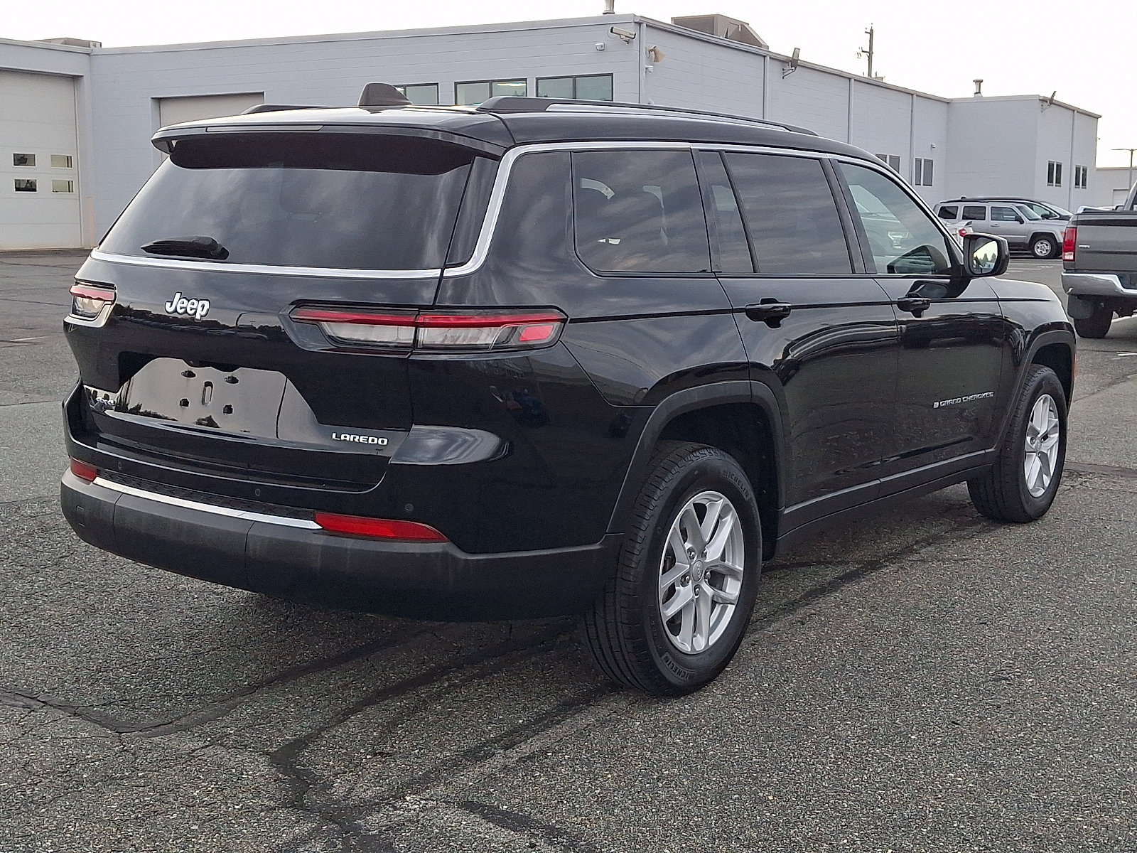 Used 2023 Jeep Grand Cherokee L Laredo w/ Luxury Tech Group I AWD/4WD image 6