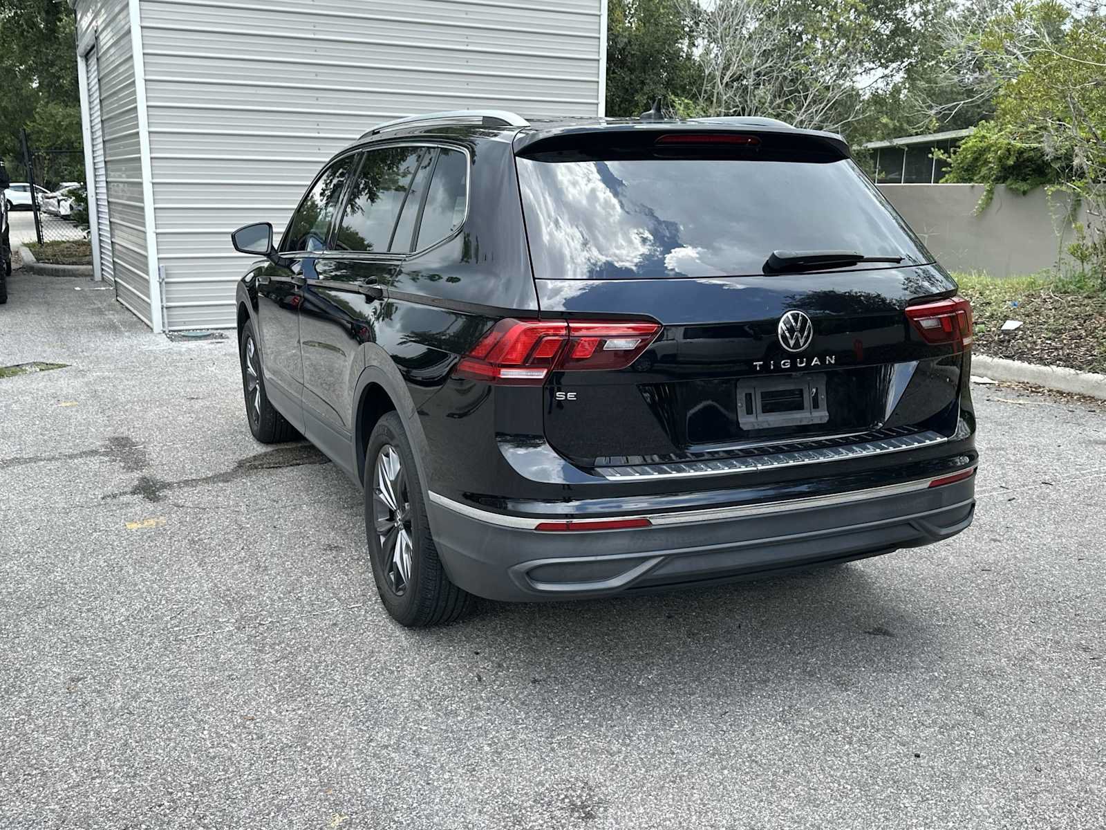 Used 2023 Volkswagen Tiguan SE FWD image 4