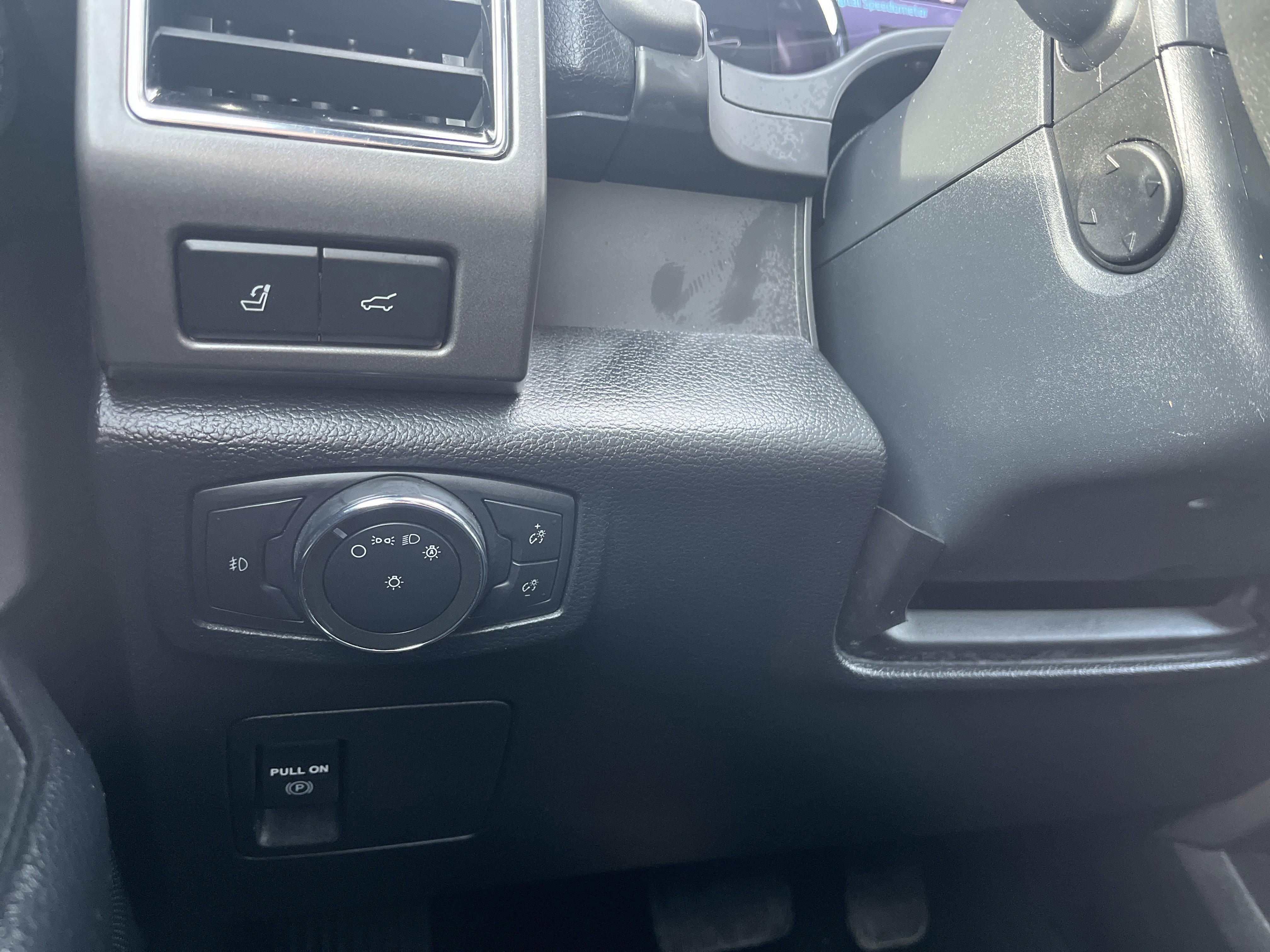 Used 2021 Ford Expedition XLT image 25