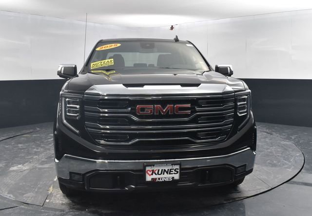 Used 2025 GMC Sierra 1500 SLT image 2