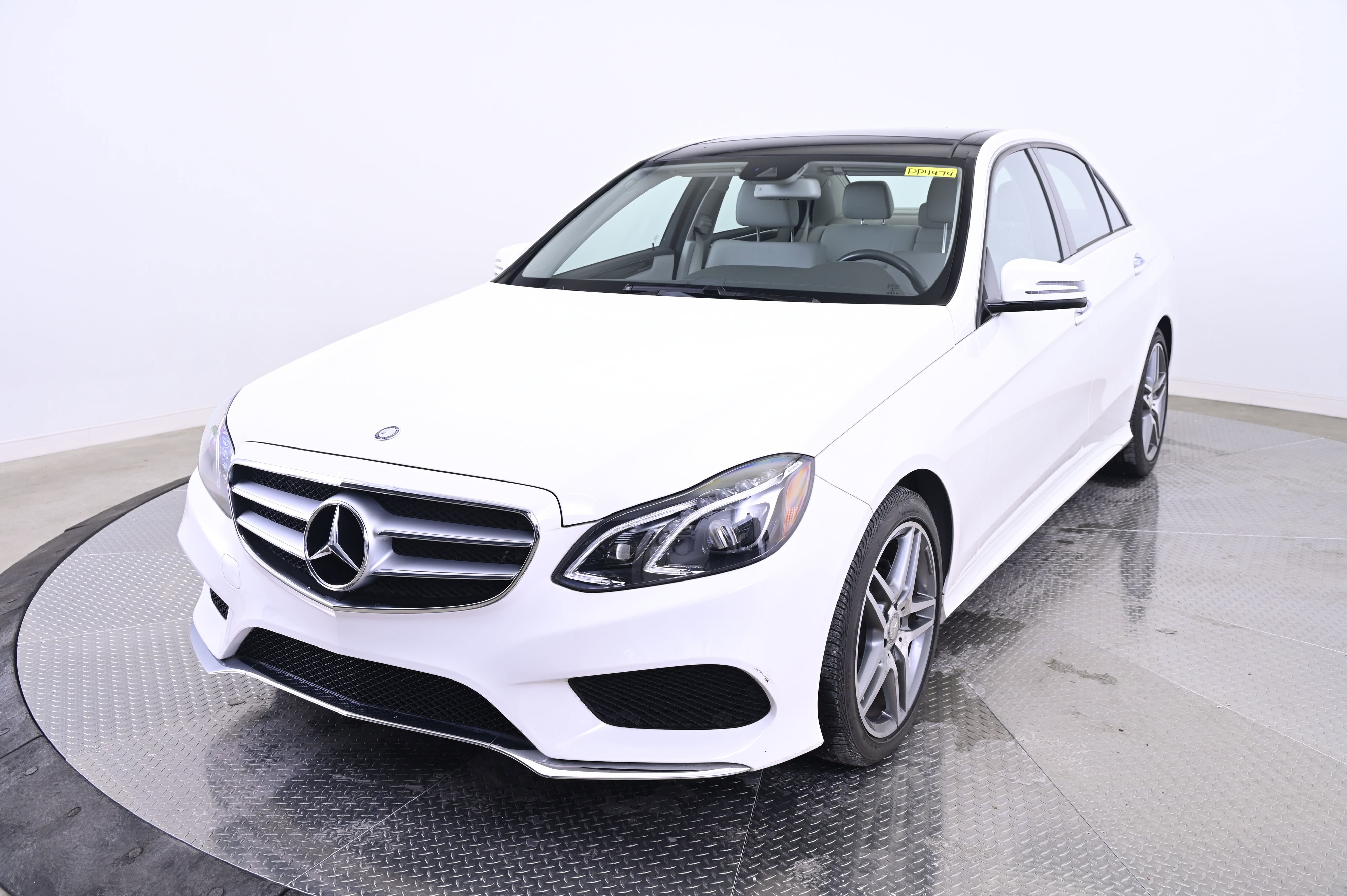 Used 2015 Mercedes-Benz E 400 4MATIC Sedan image 1