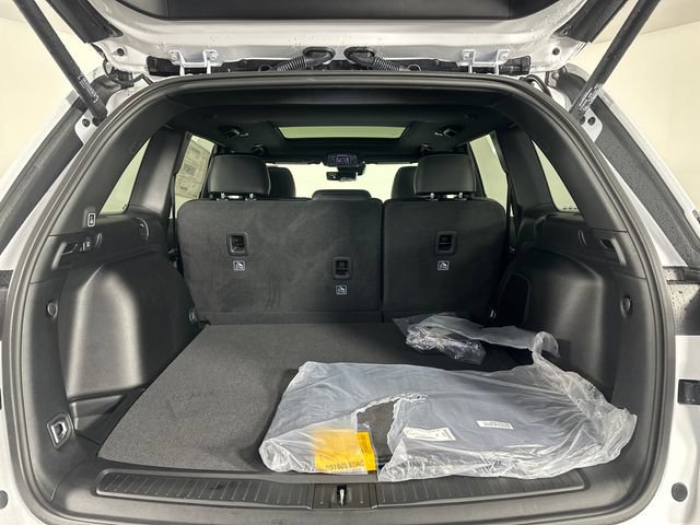 New 2026 Jeep Grand Cherokee Limited w/ Luxury Tech Group II AWD/4WD image 6