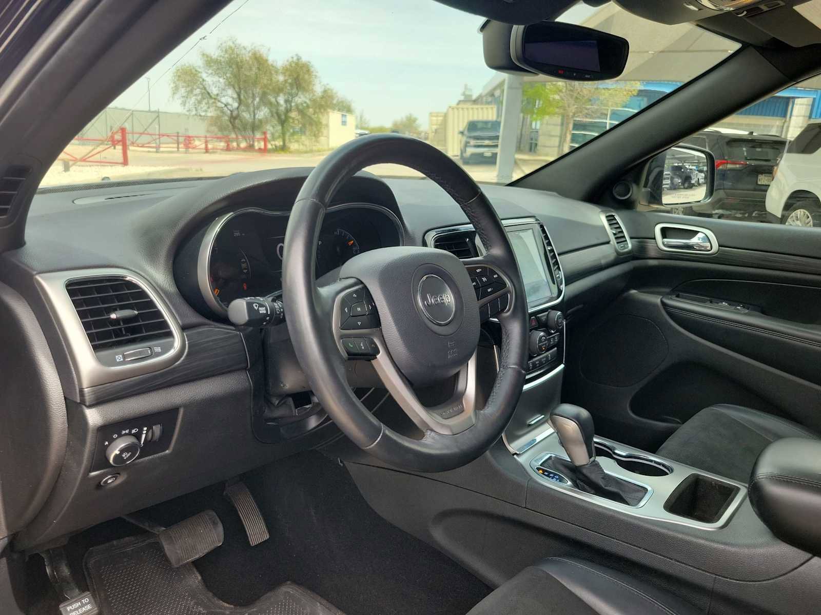 Used 2019 Jeep Grand Cherokee Altitude image 10