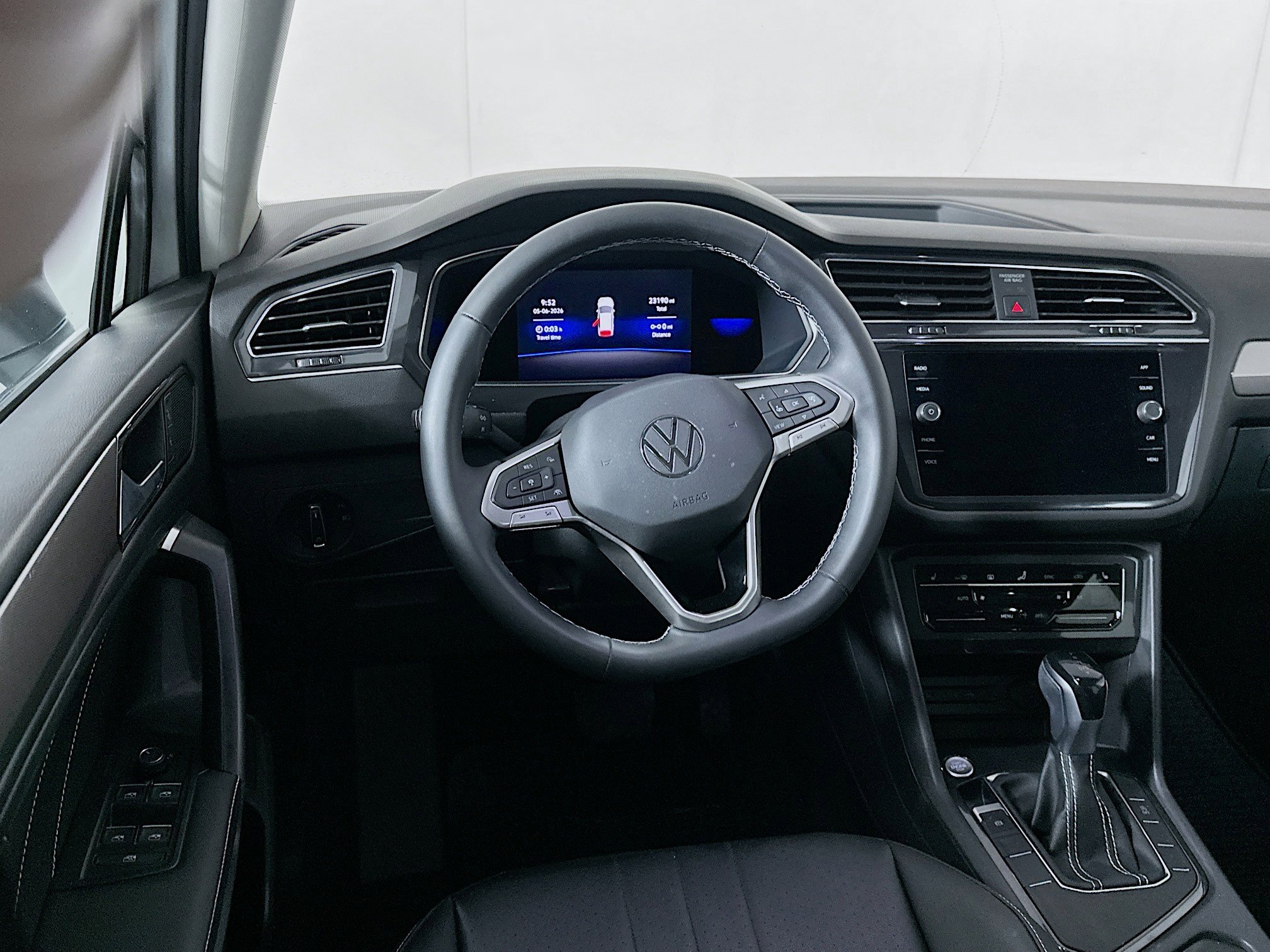 Used 2022 Volkswagen Tiguan SE FWD image 17