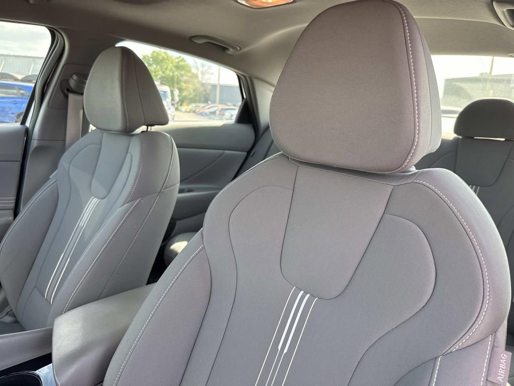 Used 2024 Hyundai Elantra SEL w/ Convenience Package image 23