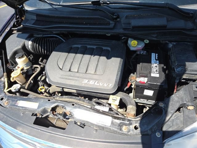 Used 2012 Chrysler Town & Country Touring-L w/ Driver Convenience Group FWD image 30