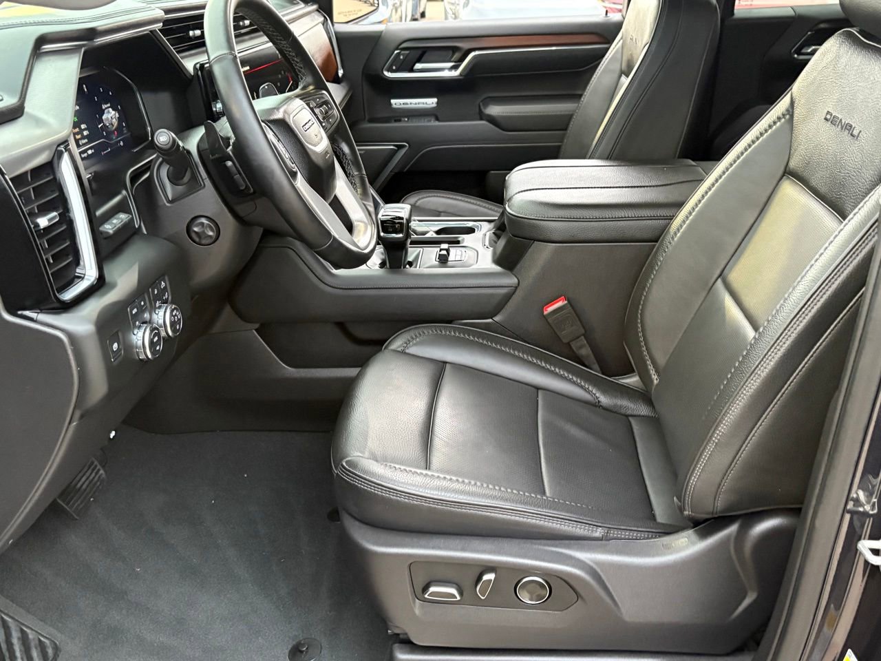Used 2025 GMC Sierra 1500 Denali w/ Technology Package AWD/4WD image 39