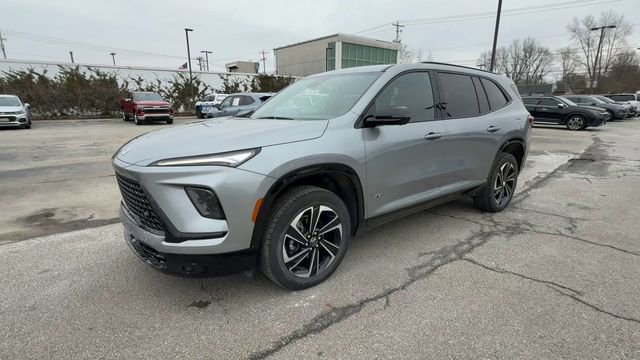 Used 2025 Buick Enclave Sport Touring image 4