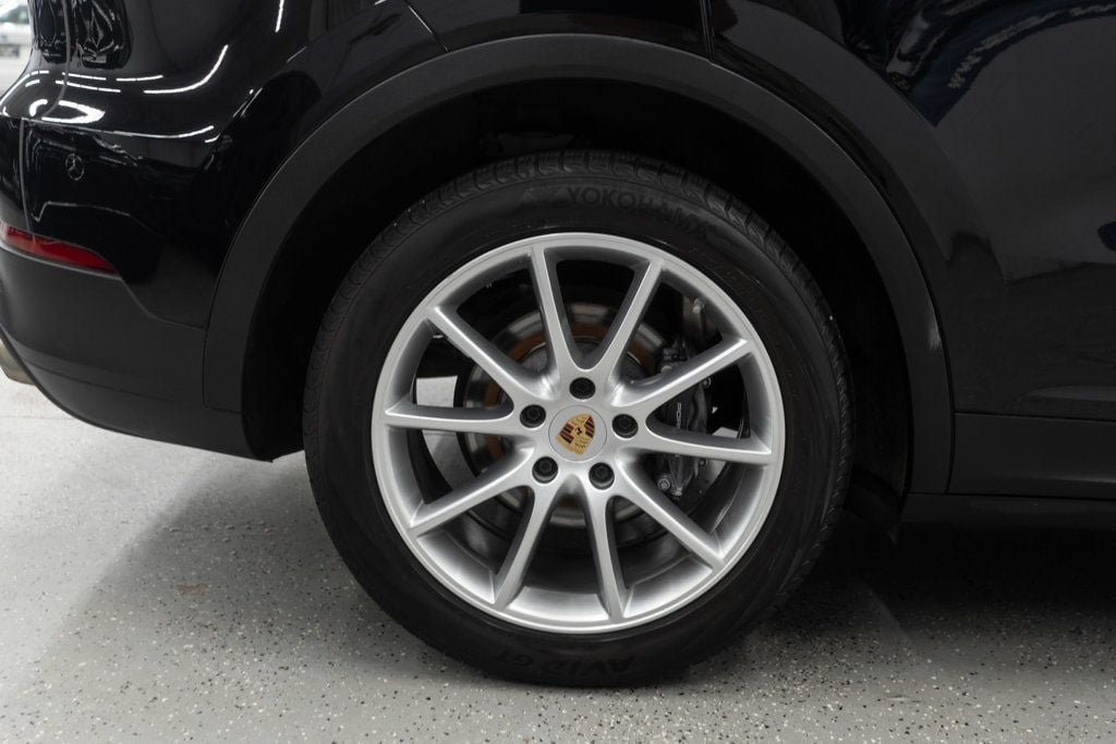 Used 2023 Porsche Cayenne AWD/4WD image 35
