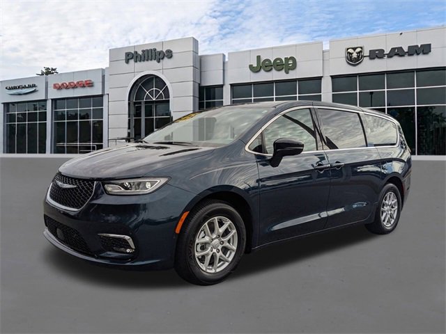 Used 2025 Chrysler Pacifica Select image 7