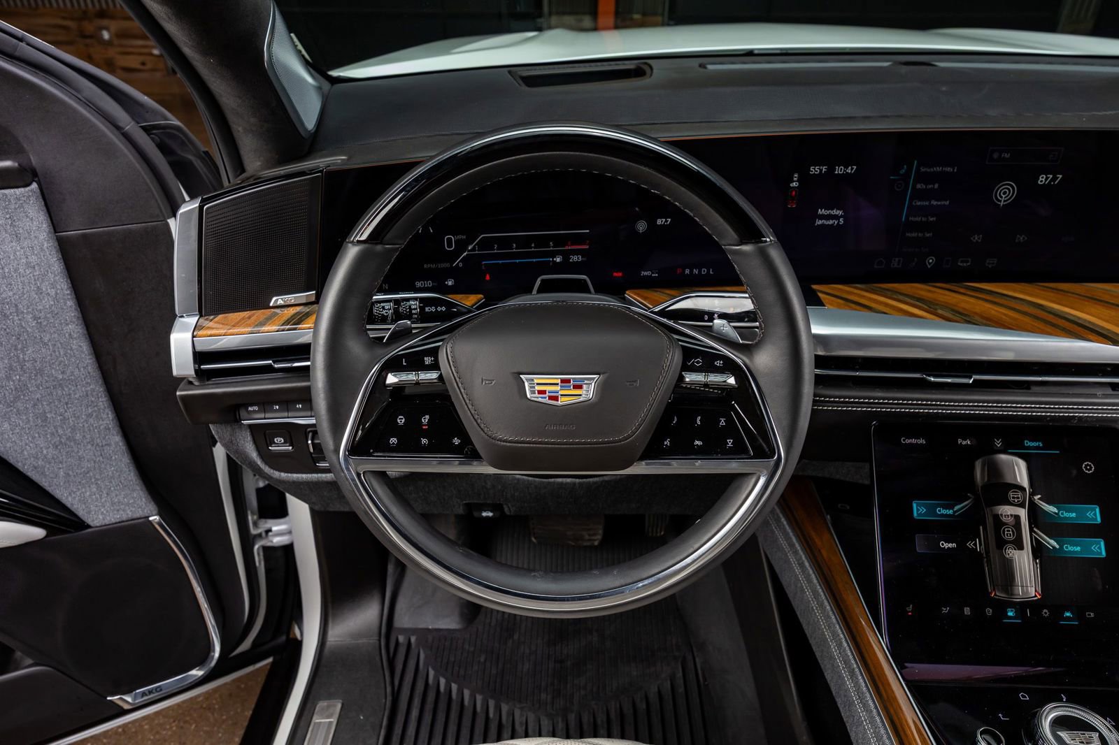 Used 2025 Cadillac Escalade ESV Sport Platinum w/ LPO, ONYX Package image 19