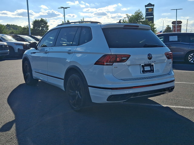 Used 2024 Volkswagen Tiguan SE R-Line AWD/4WD image 4