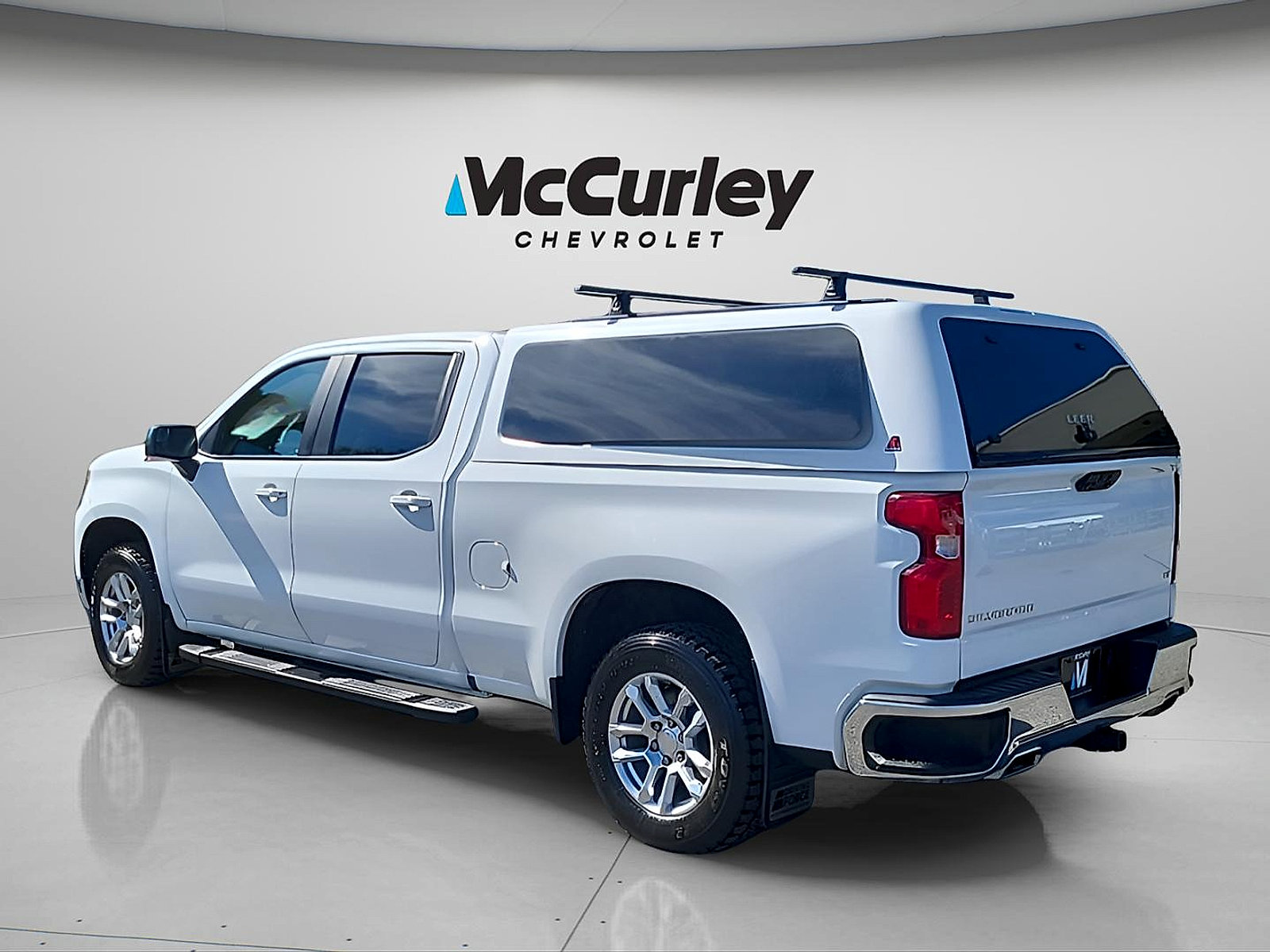 Used 2022 Chevrolet Silverado 1500 LT AWD/4WD image 5