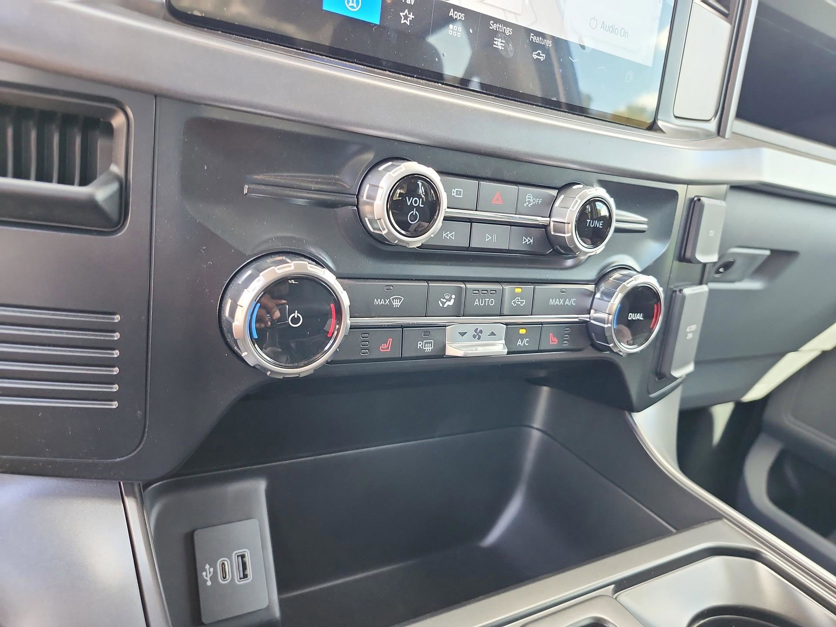 New 2025 Ford F150 Lightning XLT image 28