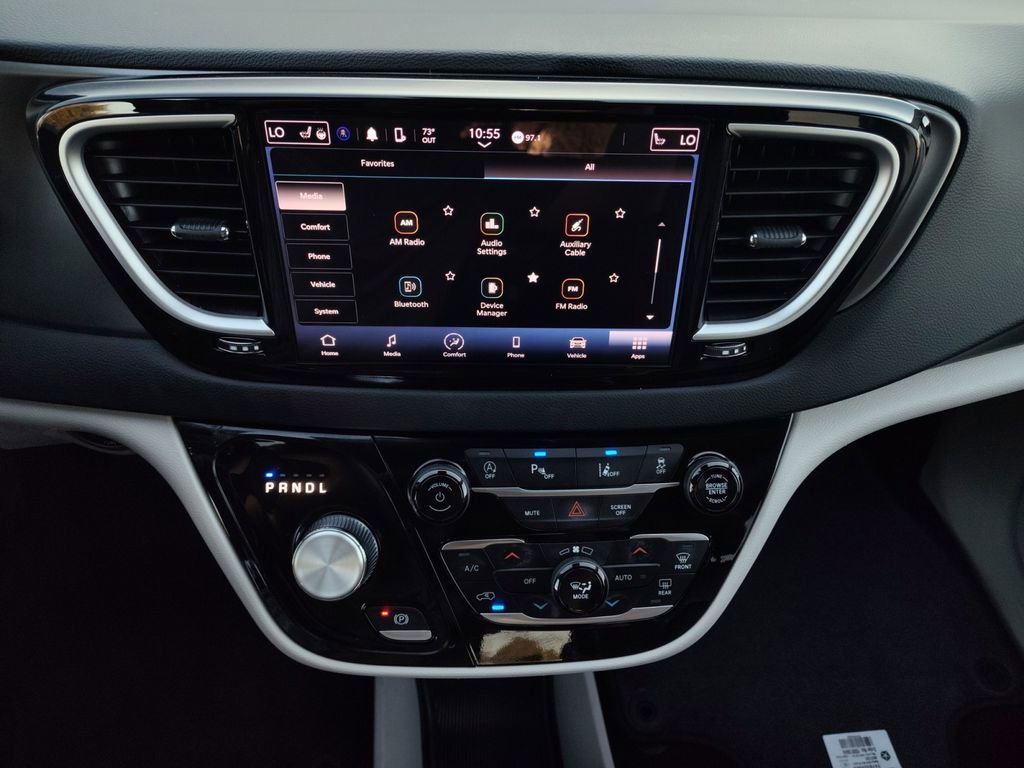 Used 2023 Chrysler Pacifica Touring-L image 8