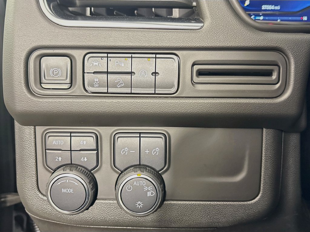 Certified 2023 Chevrolet Suburban Premier AWD/4WD image 12