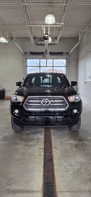 Used 2017 Toyota Tacoma TRD Sport image 10