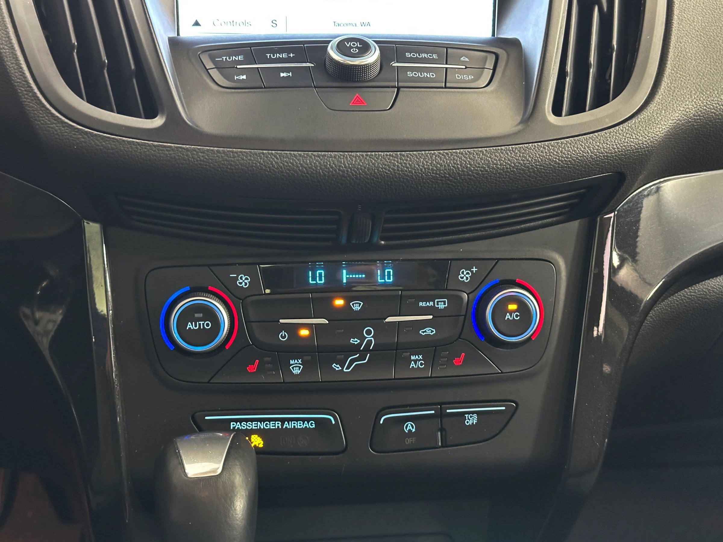 Used 2018 Ford Escape SE w/ Ford Safe & Smart Package AWD/4WD image 26