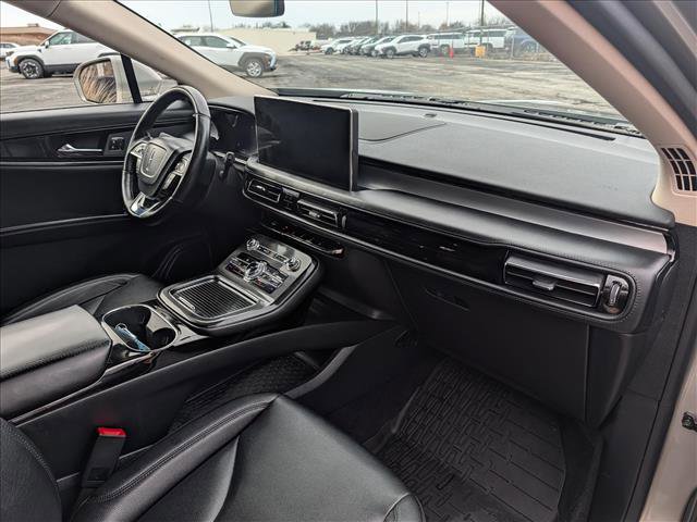 Used 2023 Lincoln Nautilus AWD w/ Premium Package image 16