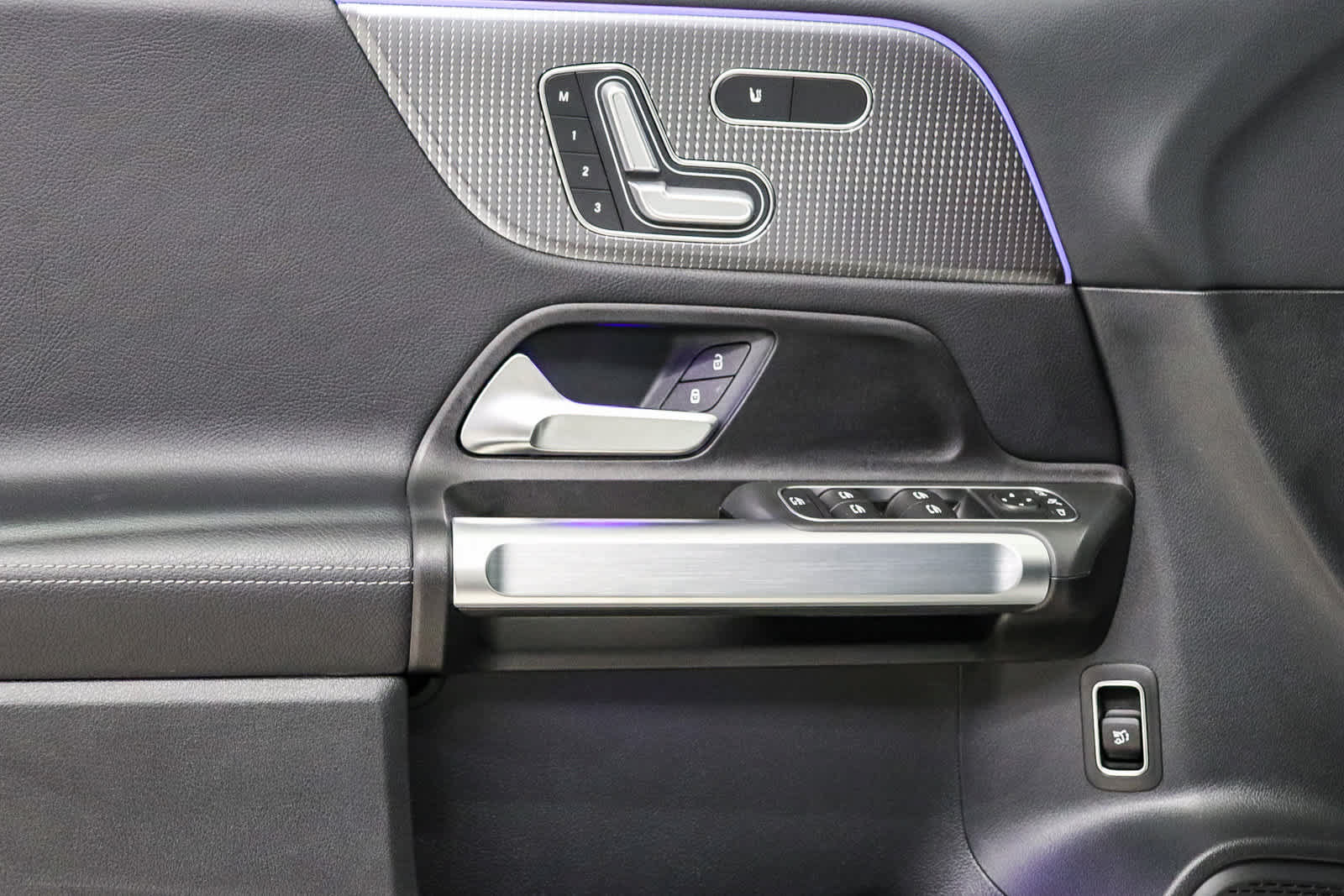 Used 2023 Mercedes-Benz GLB 250 image 25