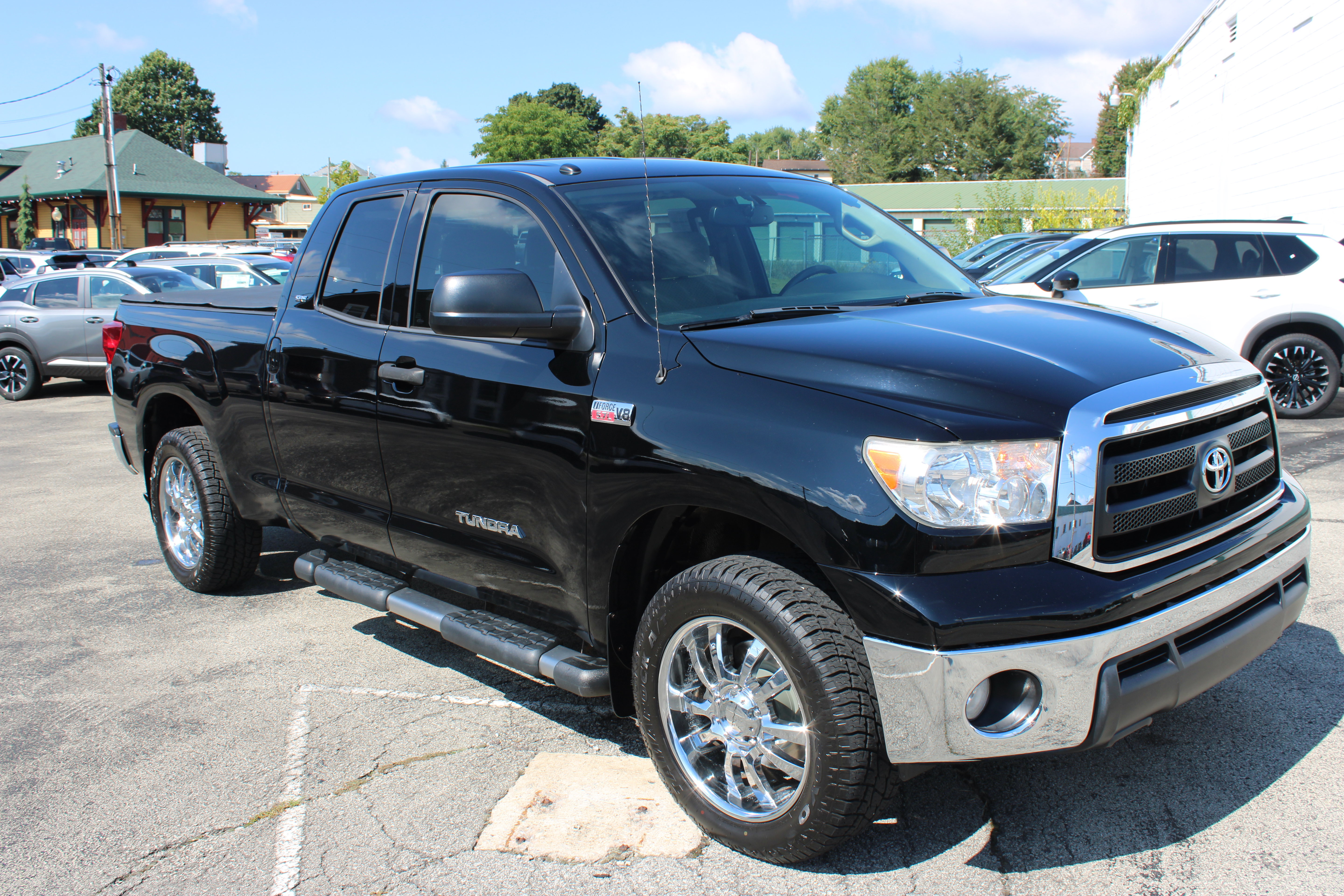Used 2013 Toyota Tundra 4x4 Double Cab w/ SR5 Pkg image 8