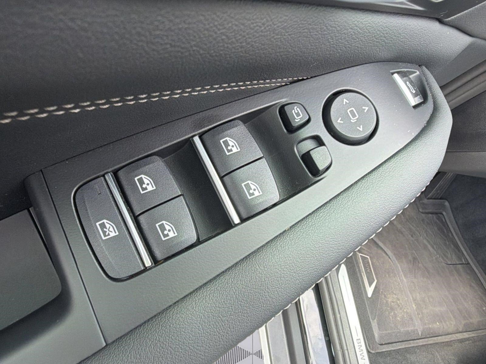 Used 2025 BMW X5 xDrive50e AWD/4WD image 14