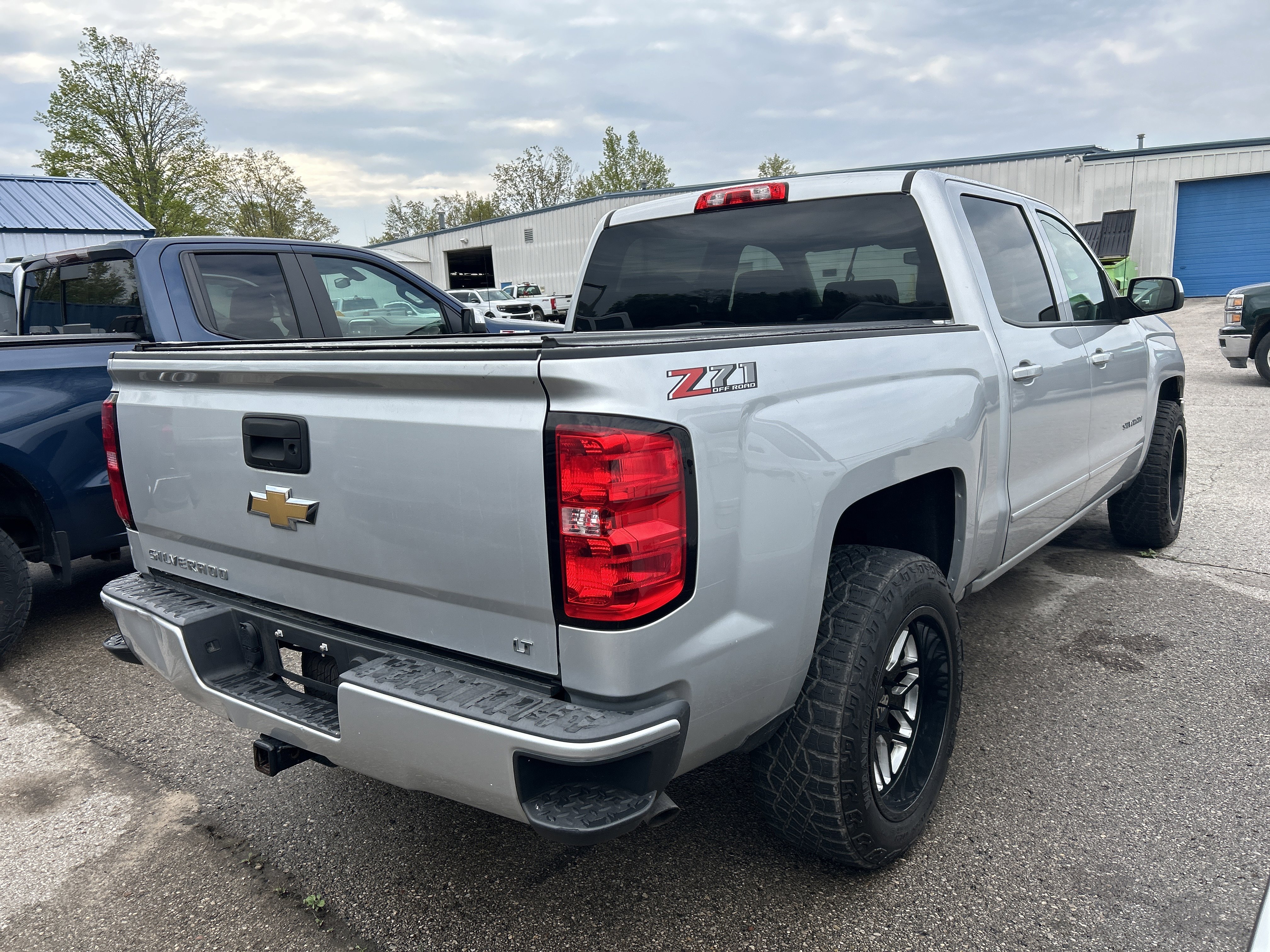 Used 2018 Chevrolet Silverado 1500 LT w/ All Star Edition AWD/4WD image 3