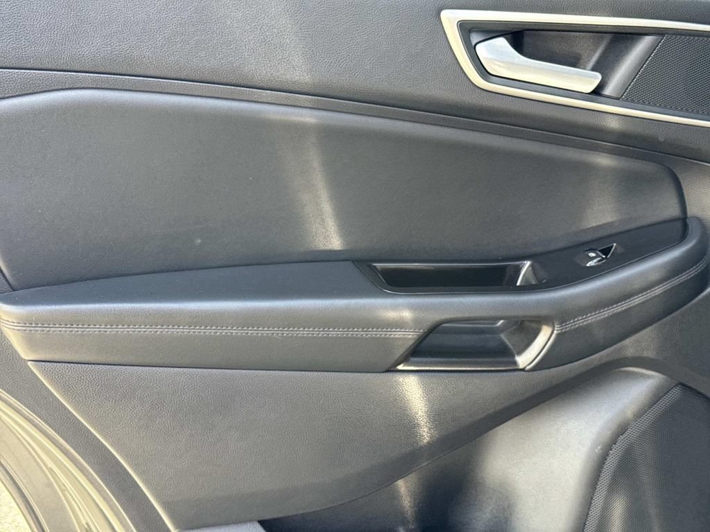 Used 2019 Ford Edge SEL w/ Equipment Group 201A AWD/4WD image 12