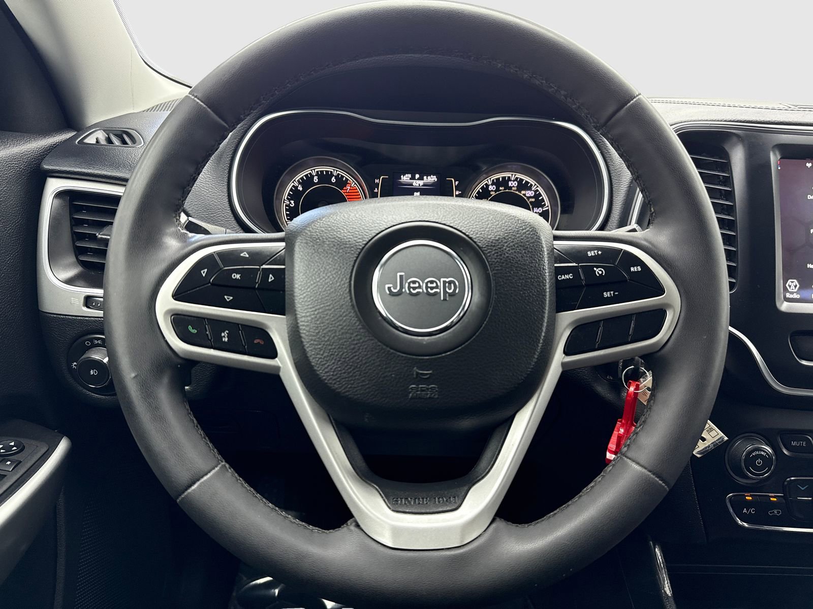 Used 2022 Jeep Cherokee Latitude AWD/4WD image 19
