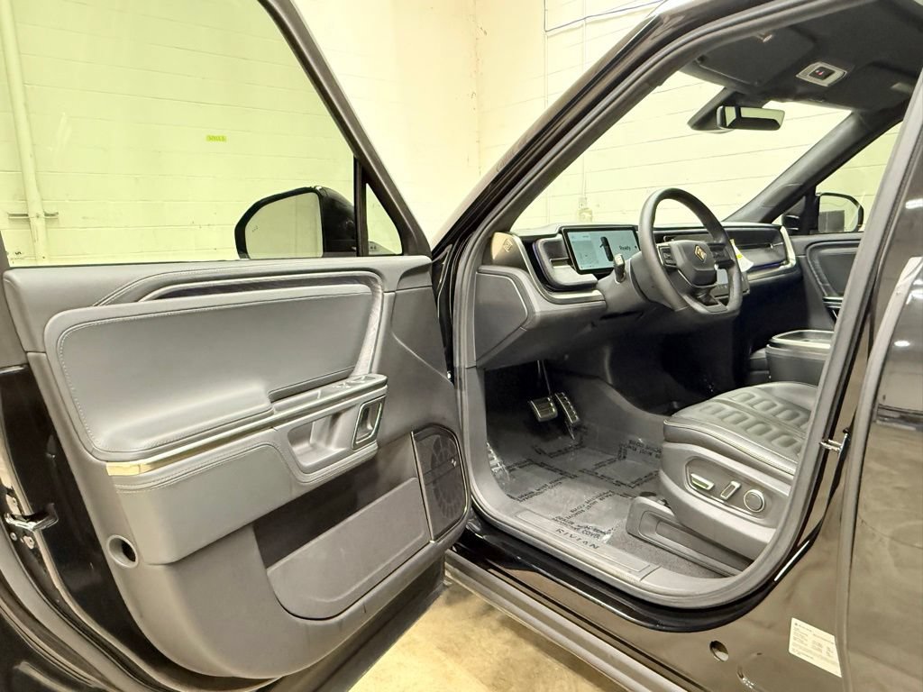Used 2024 Rivian R1S Adventure Dual AWD/4WD image 28