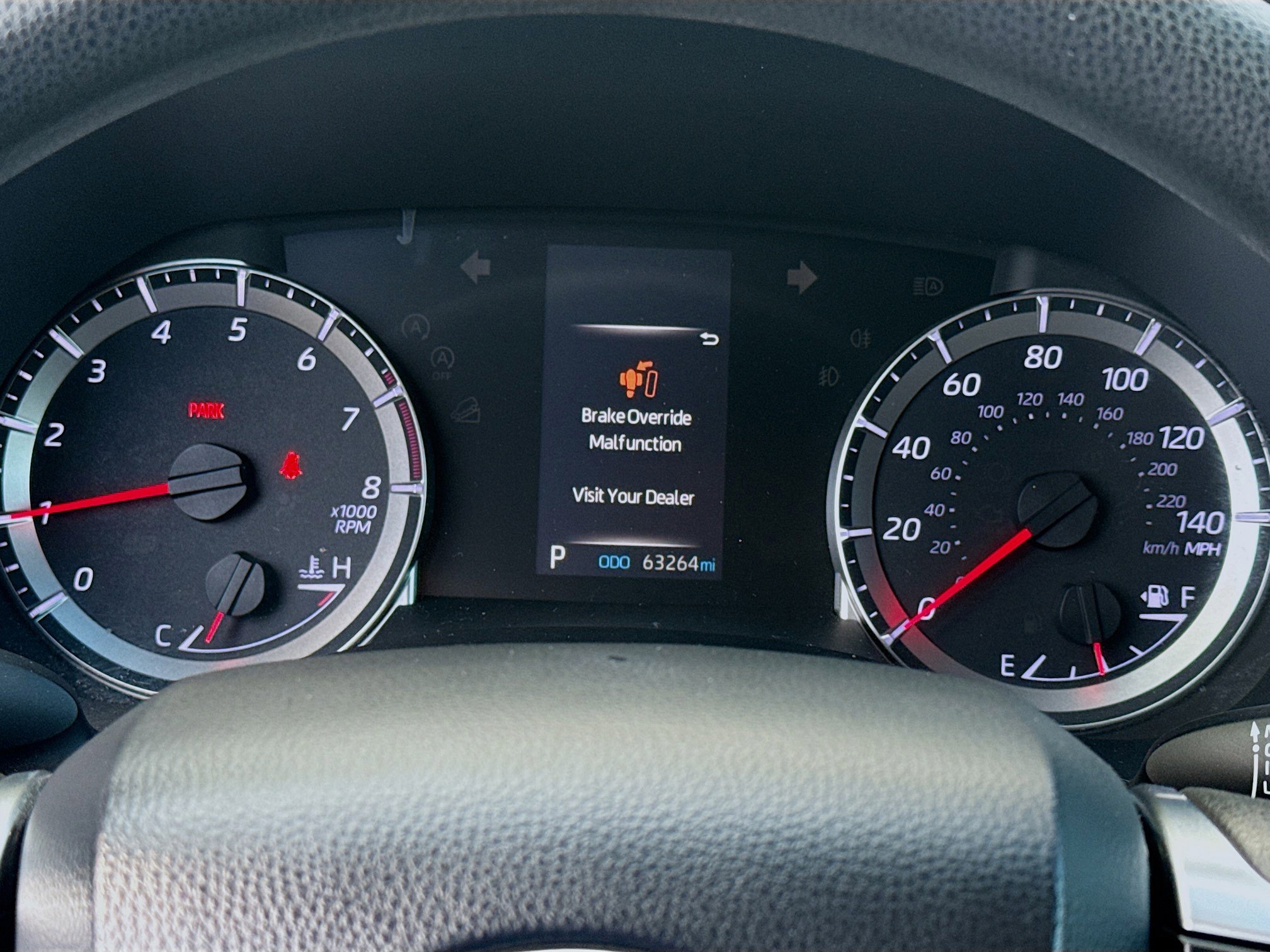 Used 2020 Toyota Highlander L FWD image 11