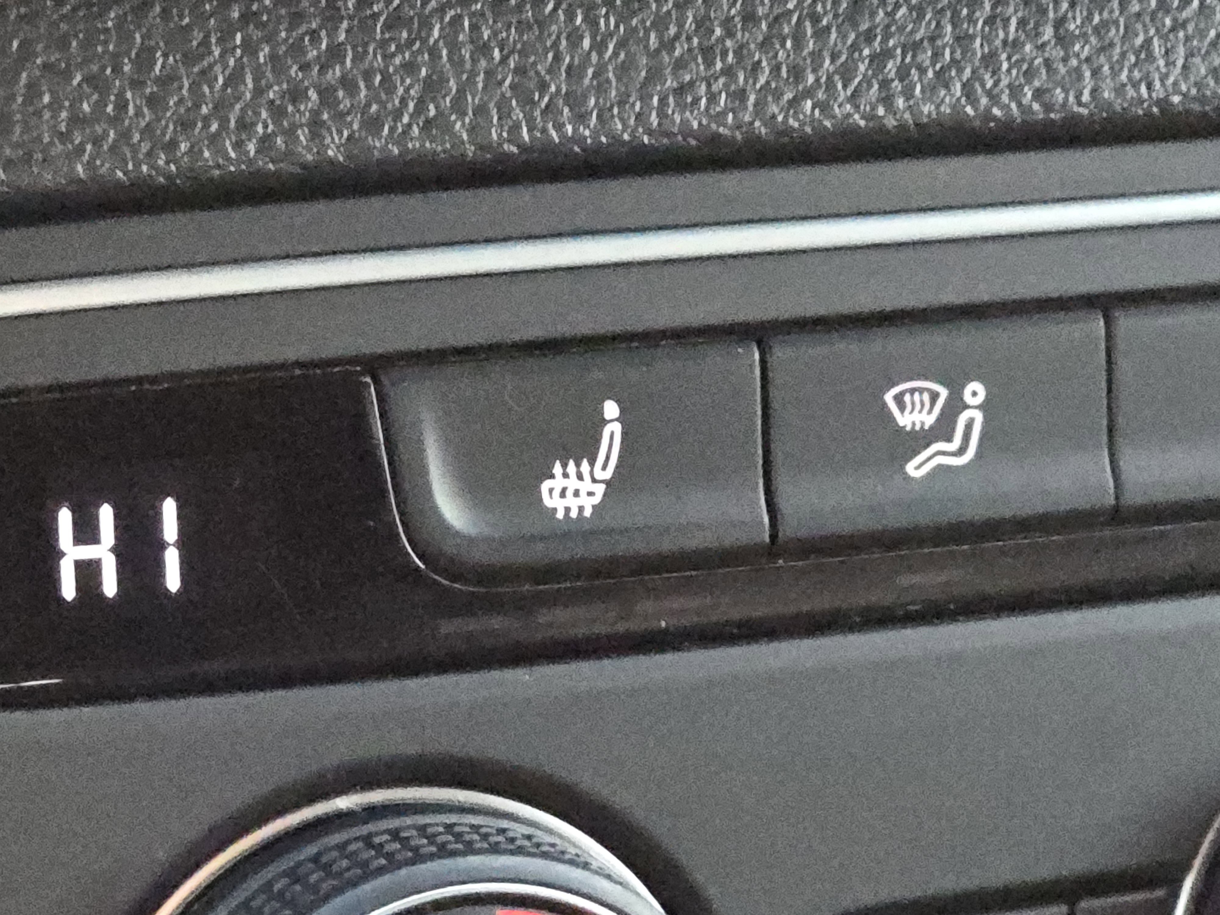 Used 2020 Volkswagen Atlas Cross Sport SE image 23