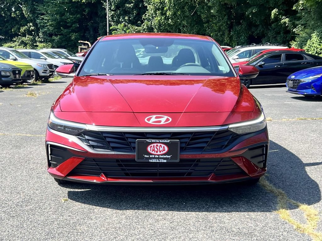 Used 2024 Hyundai Elantra SE FWD image 2