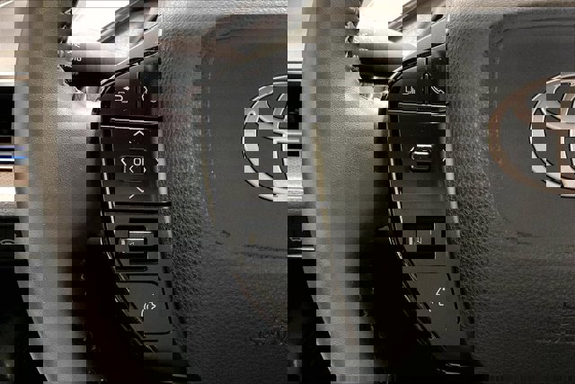 Used 2025 Toyota Prius XLE image 19