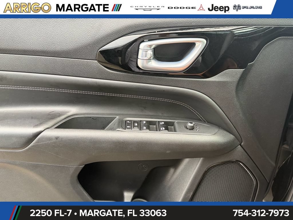 Used 2023 Jeep Compass Latitude AWD/4WD image 34