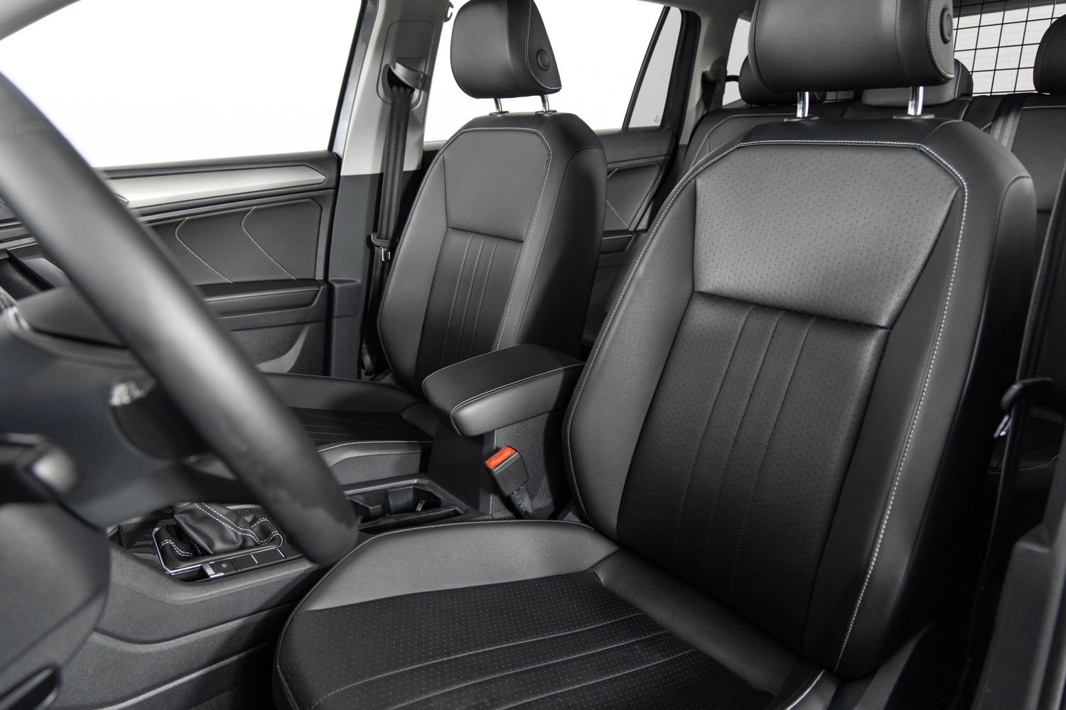 Used 2022 Volkswagen Tiguan SE image 16