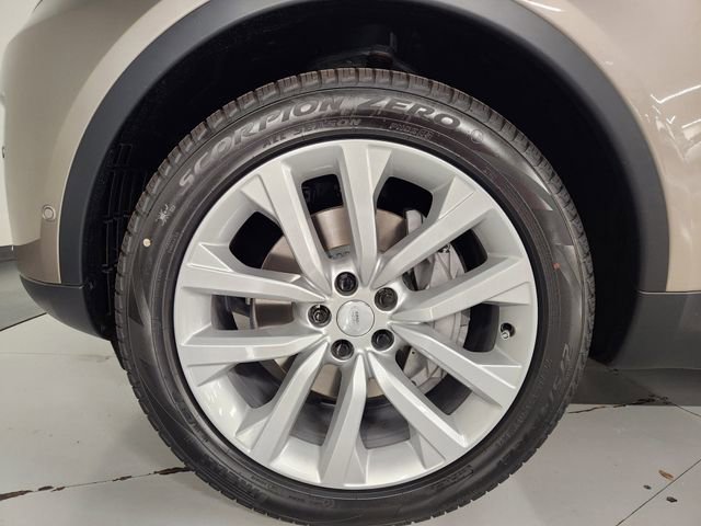 New 2026 Land Rover Discovery S AWD/4WD image 8