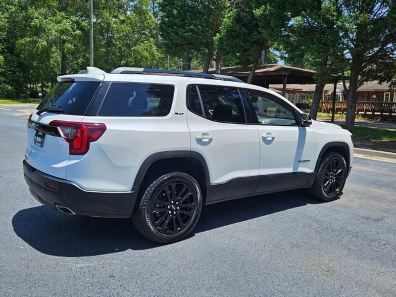 Used 2023 GMC Acadia SLT w/ Elevation Edition image 16