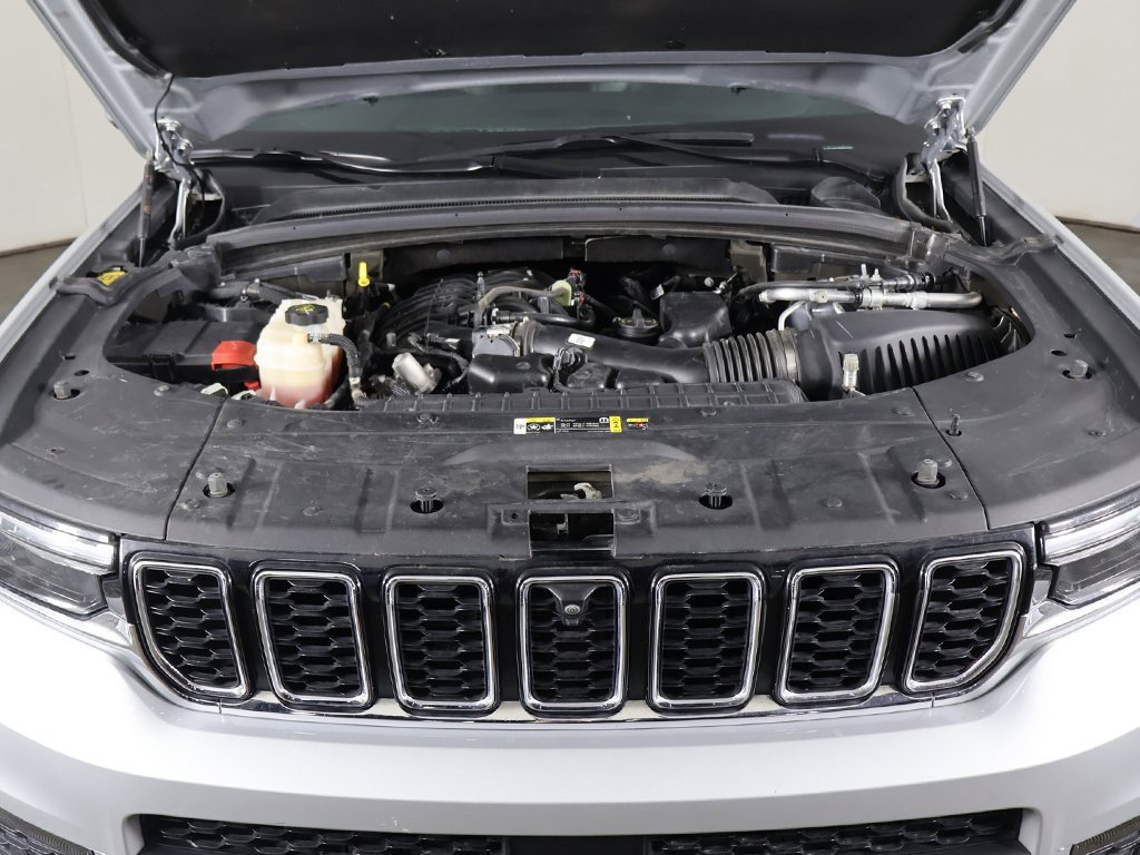 Used 2024 Jeep Grand Cherokee L Limited w/ Luxury Tech Group II image 25