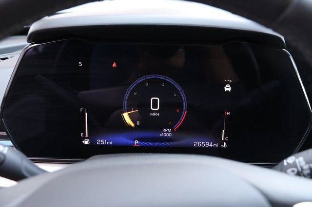 Used 2025 Chevrolet Trax LT w/ LT Convenience Package FWD image 13