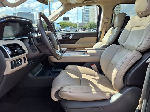 Used 2022 Lincoln Navigator L Reserve AWD/4WD image 4
