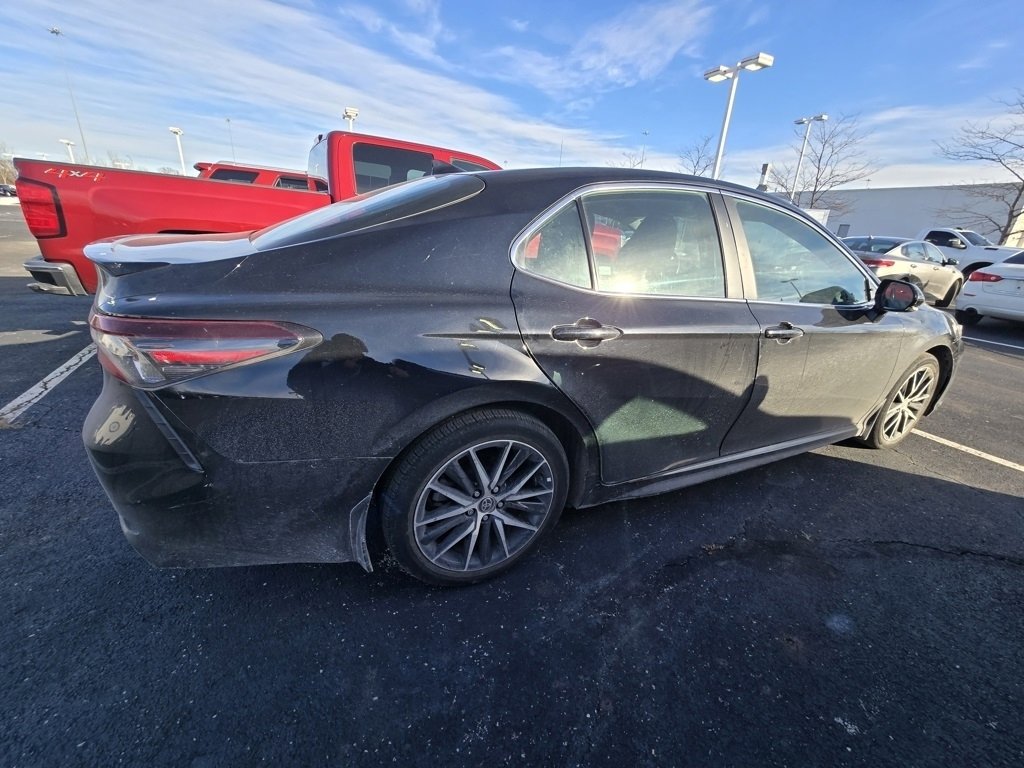 Used 2024 Toyota Camry SE image 8