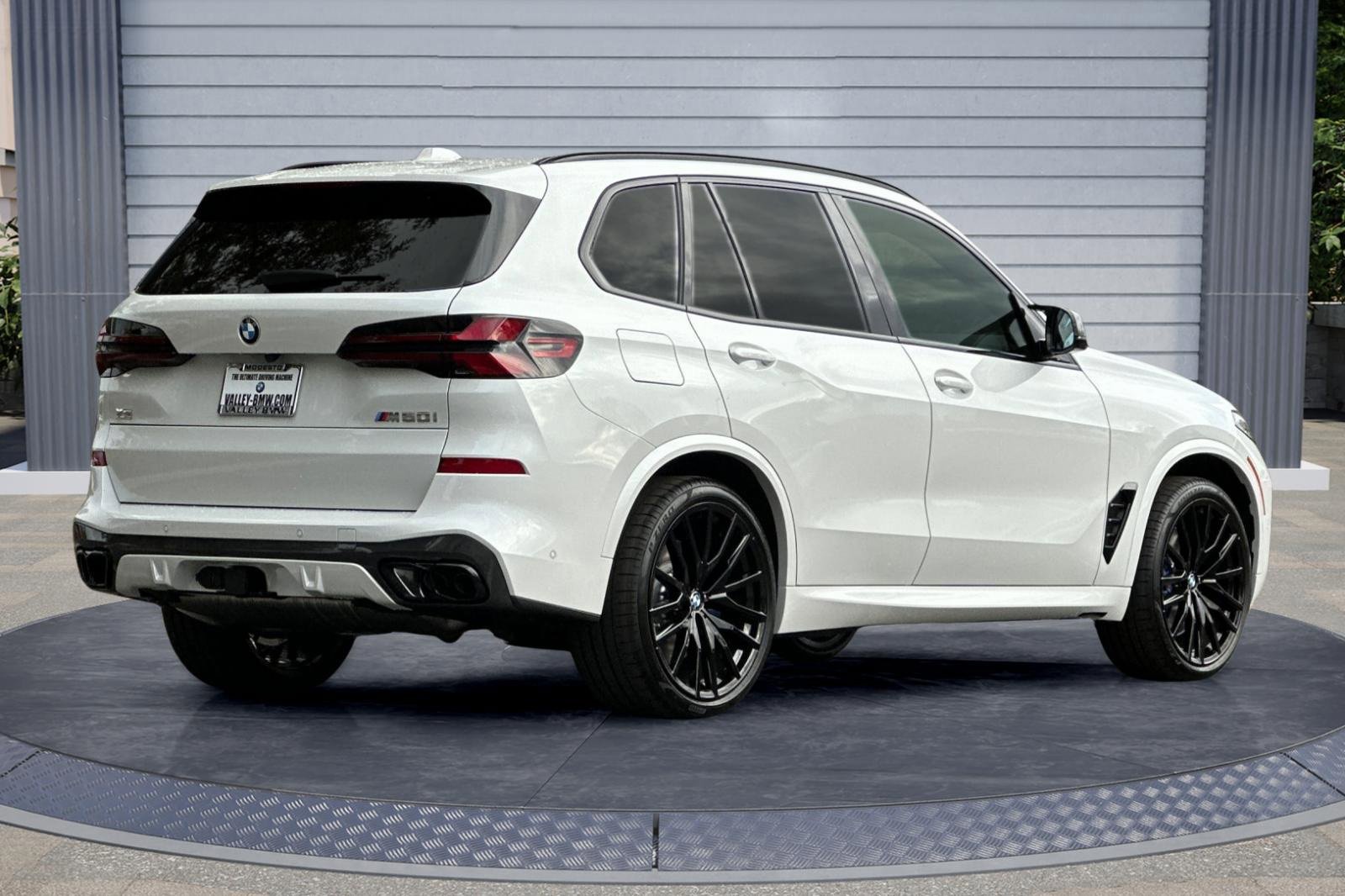 New 2026 BMW X5 M60i w/ Climate Comfort Package image 4