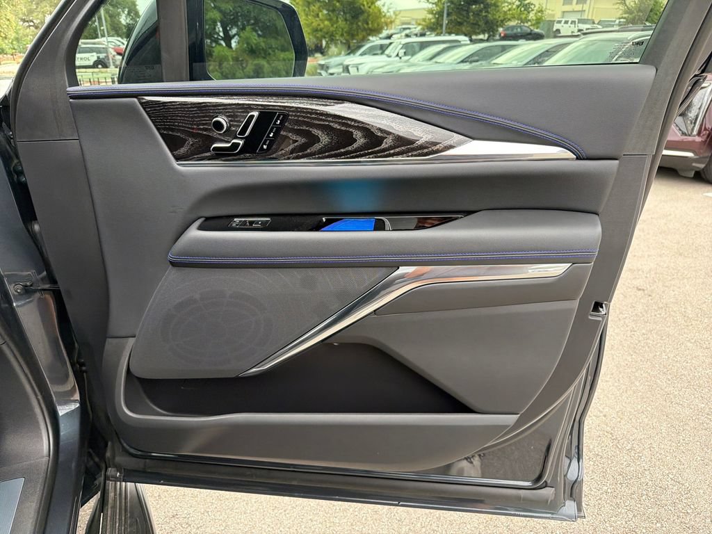 New 2026 Cadillac Escalade IQL Sport 1 w/ LPO, Floor Liner Package AWD/4WD image 39