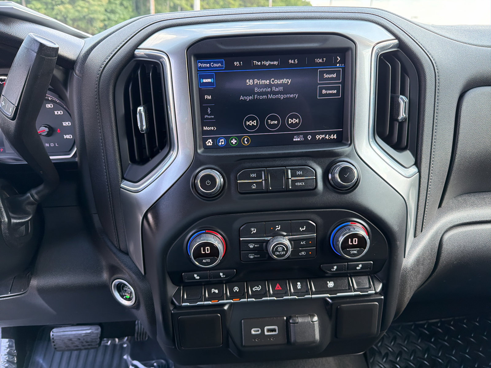 Used 2022 Chevrolet Silverado 1500 RST w/ LPO, Blackout Package AWD/4WD image 13