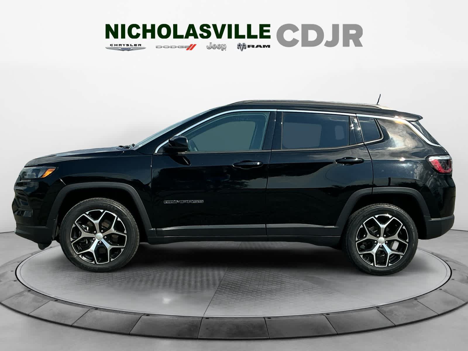 Used 2024 Jeep Compass Limited AWD/4WD image 2