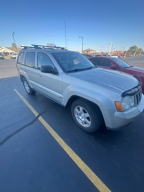 Used 2010 Jeep Grand Cherokee Laredo AWD/4WD image 2