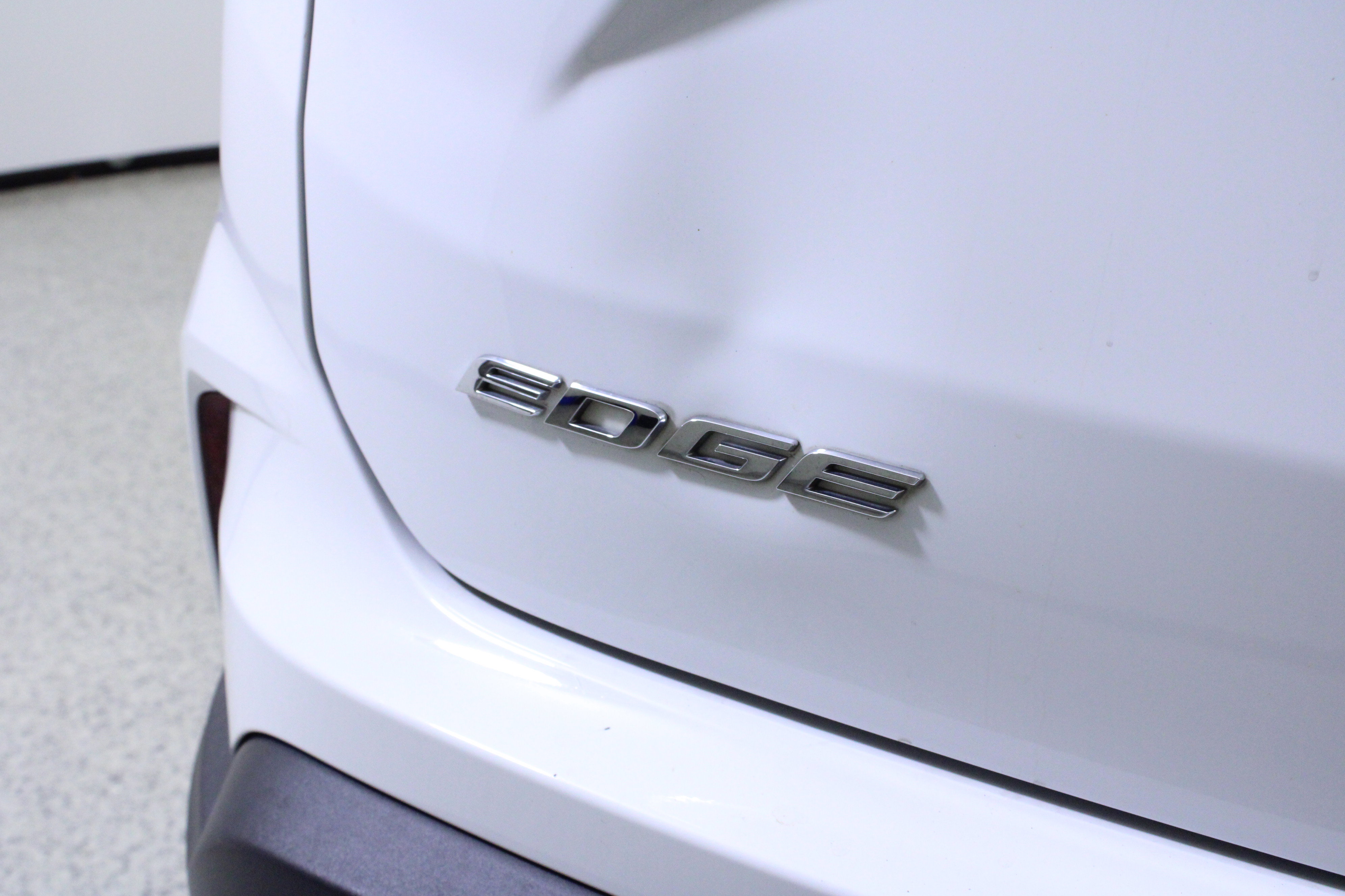 Used 2019 Ford Edge SE image 9